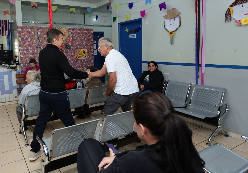 Prefeito vistoria Unidade de Saúde do BNH 4º Plano e anuncia melhorias na estrutura