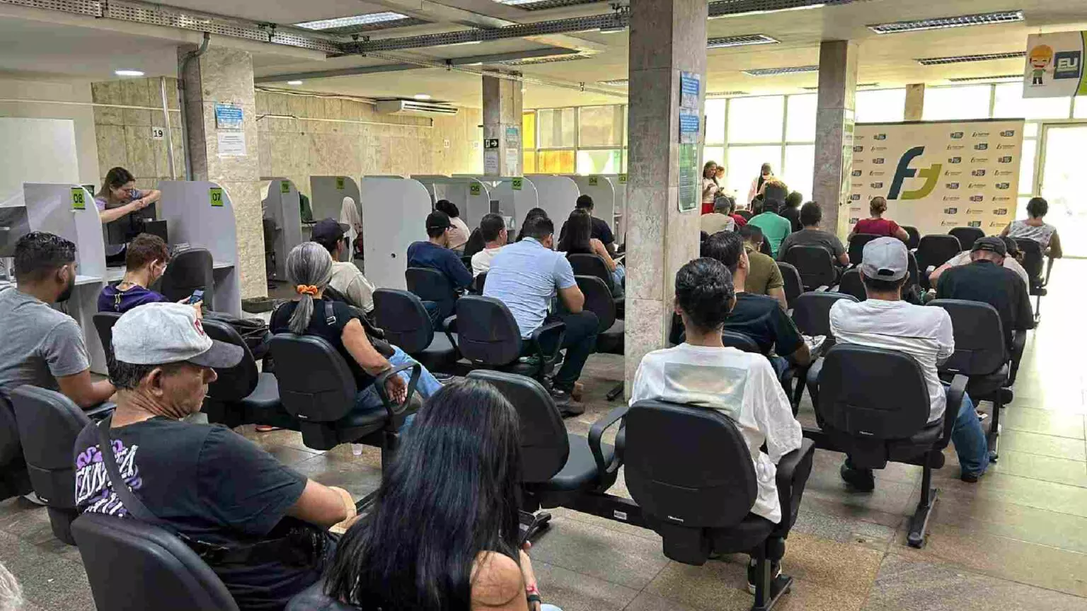 Com oportunidades para Capital e interior, Funtrab começa semana com 3,6 mil vagas em MS