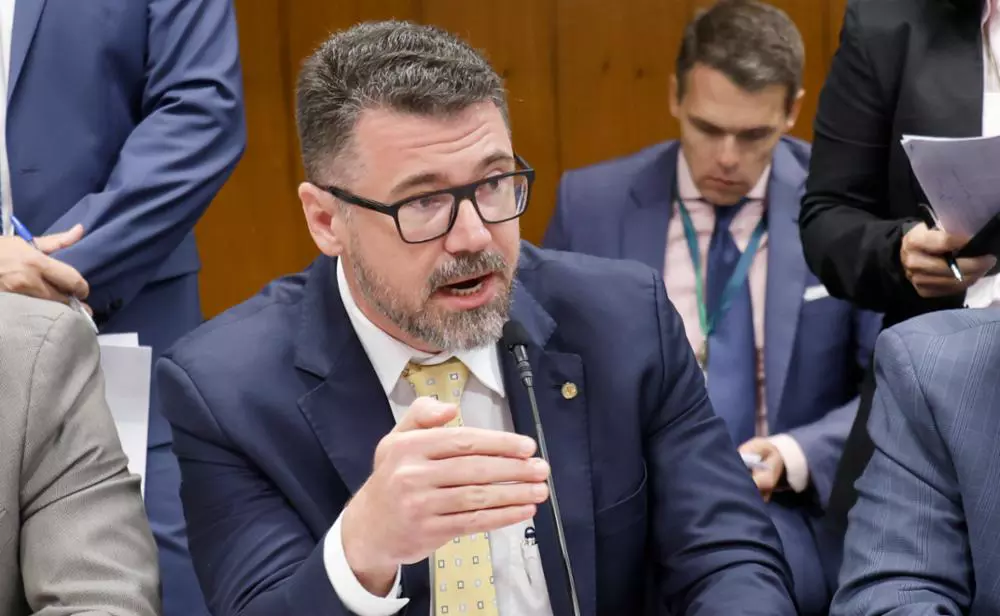 Pollon protocola 12º pedido de impeachment contra presidente Lula