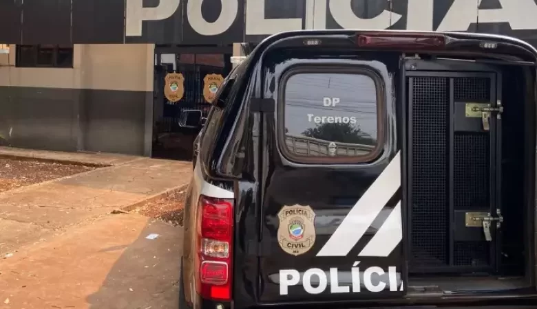 Polícia investiga se mulher foi jogada viva por amante em valeta
