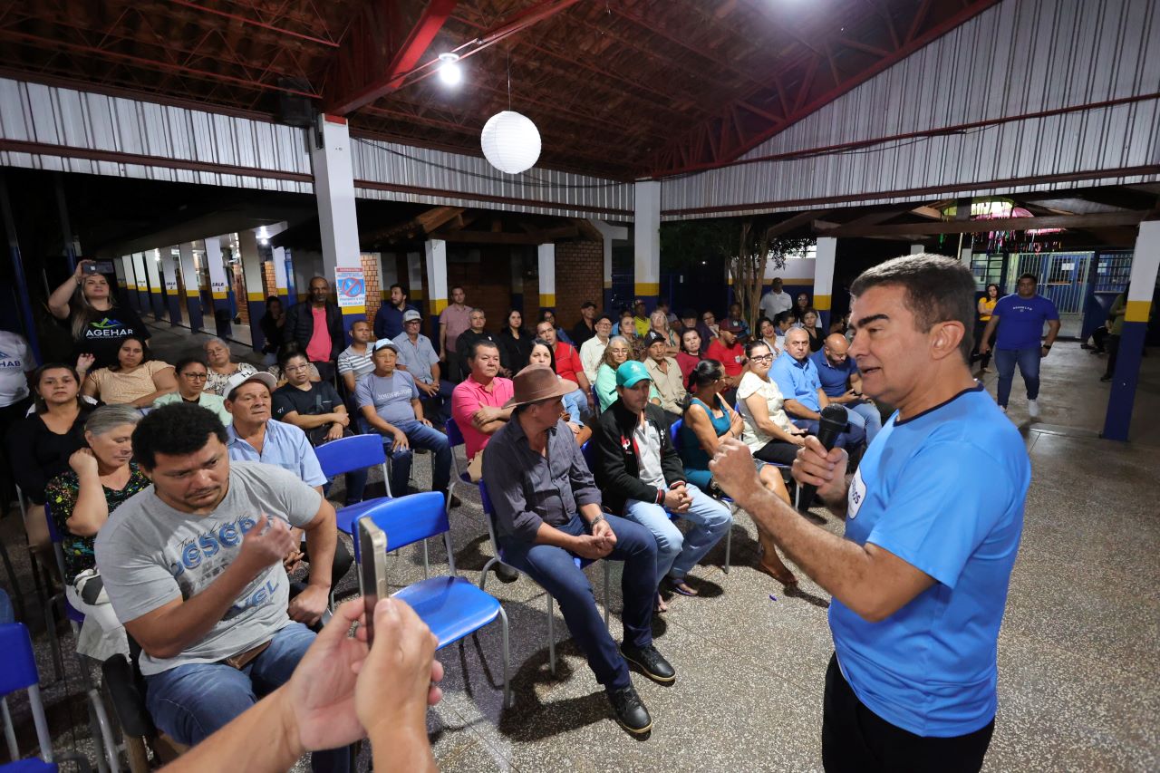 Prefeitura entrega mais 75 títulos de propriedade e anuncia outras 250 escrituras