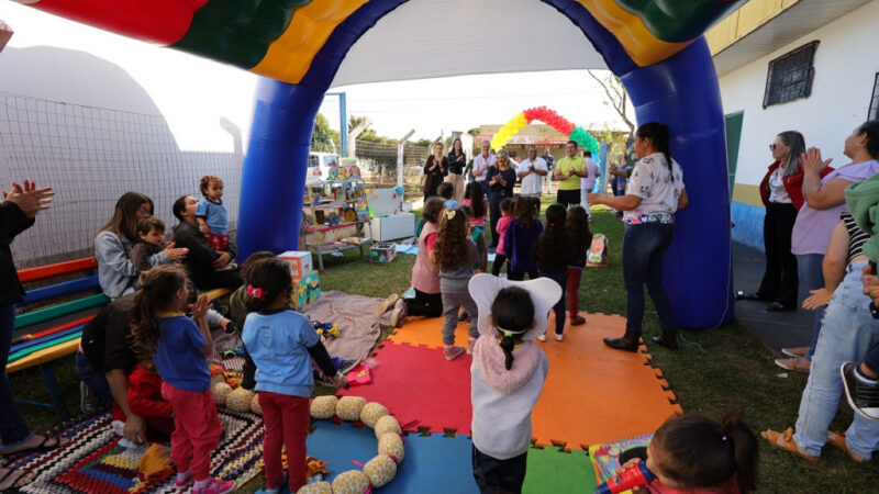 Prefeitura entrega Tendas da Leitura, livros e geladeira para a Reme