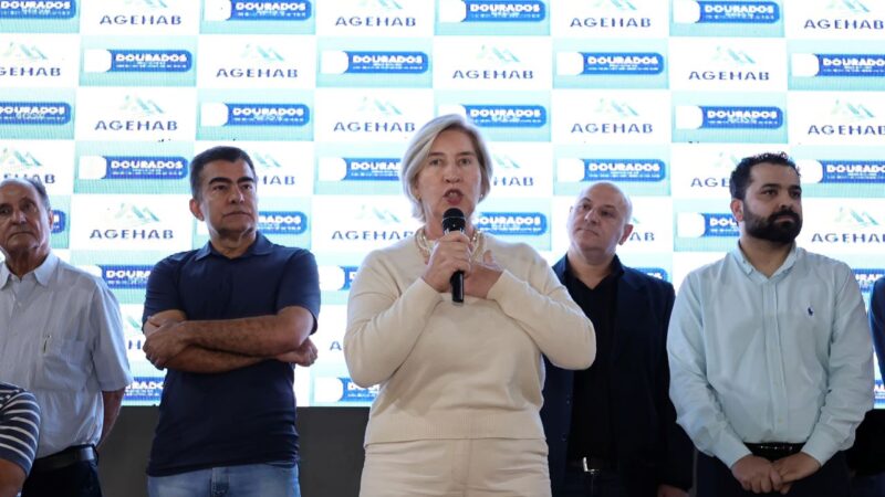 Prefeitura realiza o sonho de 250 famílias com entrega da escritura dos imóveis