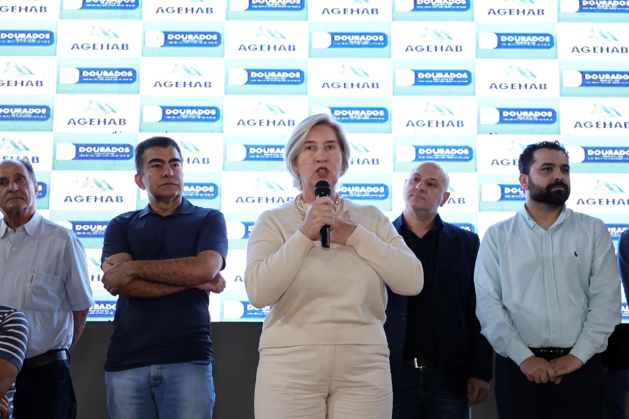 Prefeitura realiza o sonho de 250 famílias com entrega da escritura dos imóveis