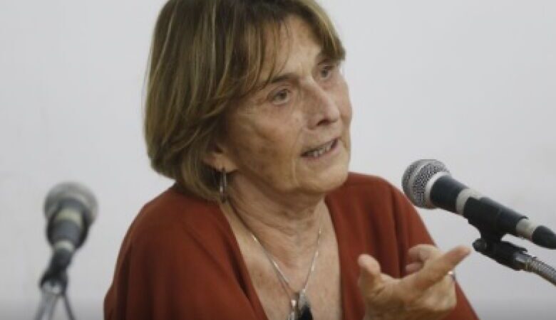 Política brasileira não enxerga ciência como solução, diz pesquisadora