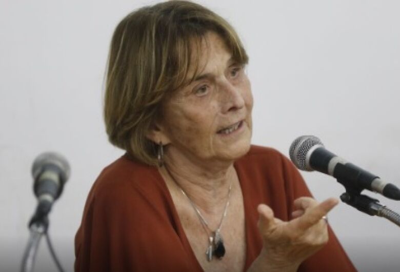 Política brasileira não enxerga ciência como solução, diz pesquisadora