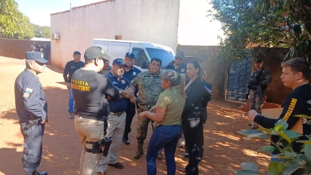 Investigação sobre duplo homicídio na fronteira chega a depósito de carros roubados