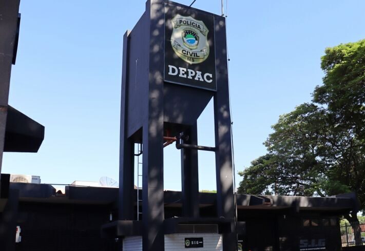 Homem é detido após ser flagrado se masturbando em parque público