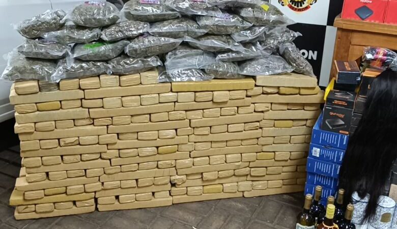 ‘Narco-muambeiros’ escondiam quase meia tonelada de drogas dentro de câmara fria em Dourados