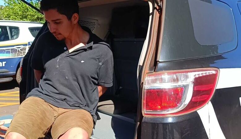 Jovem diz que matou a mãe após ser impedido de sair para comprar drogas