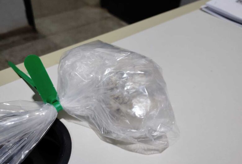 Detento do semiaberto é flagrado com cocaína, tenta fugir e acaba ferido em Dourados