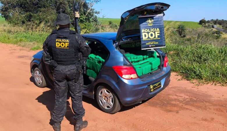 Carro abarrotado de maconha que seguia para SP é apreendido