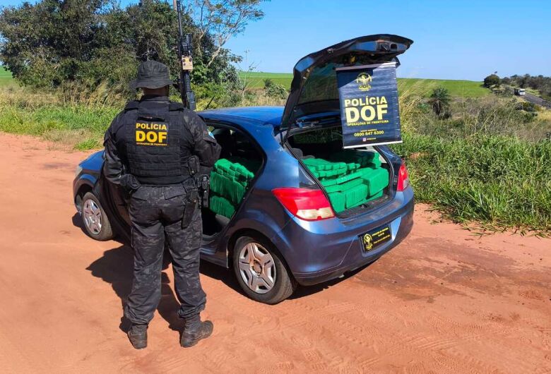 Carro abarrotado de maconha que seguia para SP é apreendido