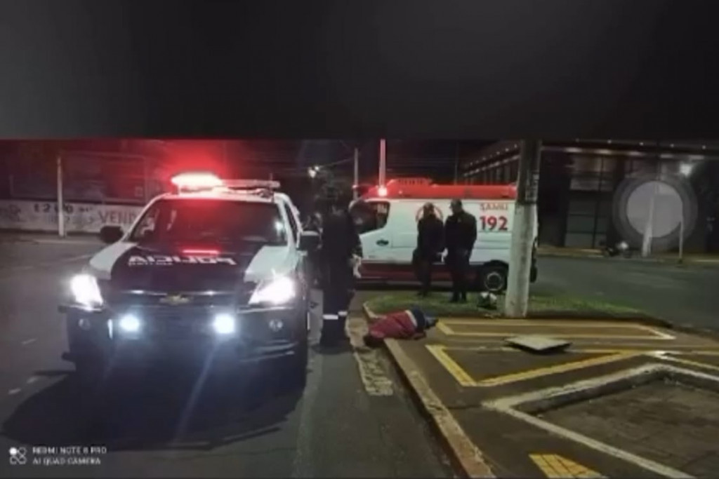 Motociclista sofre acidente grave após fugir da PM durante manobras perigosas