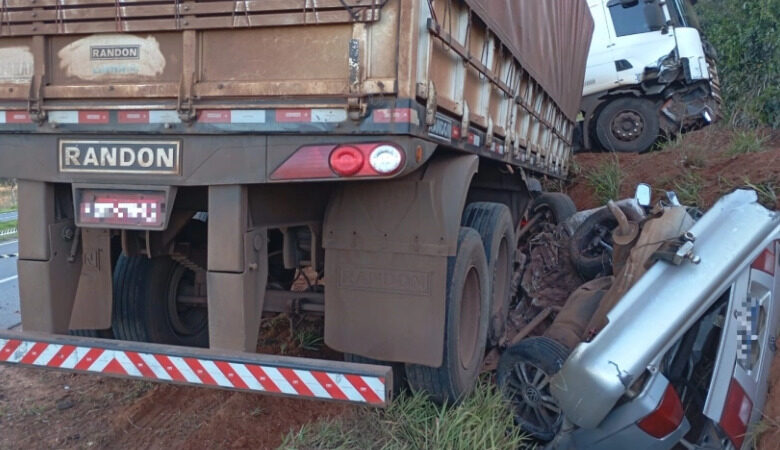 Motorista morre após veículo ser atingido por carreta