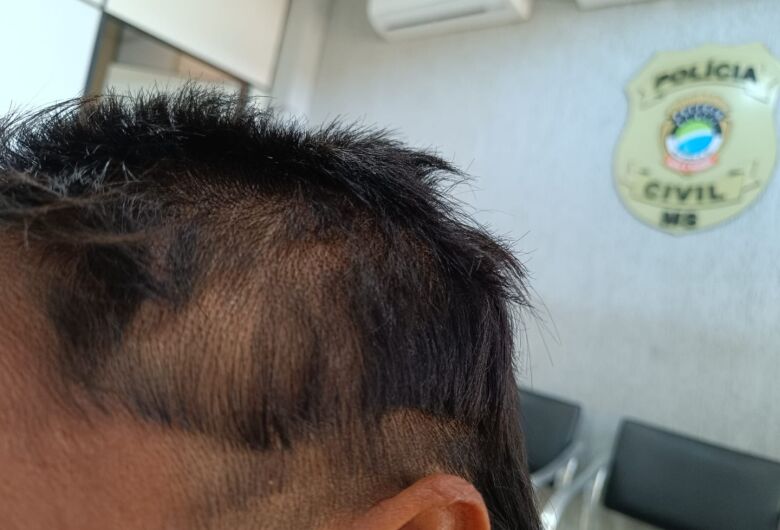 Mulher é mantida em cárcere privado, agredida e tem cabelo cortado pelo companheiro