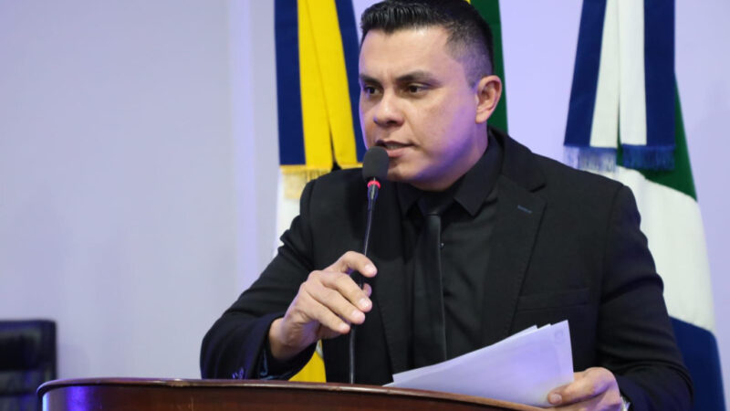 Dalton pede semáforo no cruzamento das ruas Weimar Torres com Eulália Pires