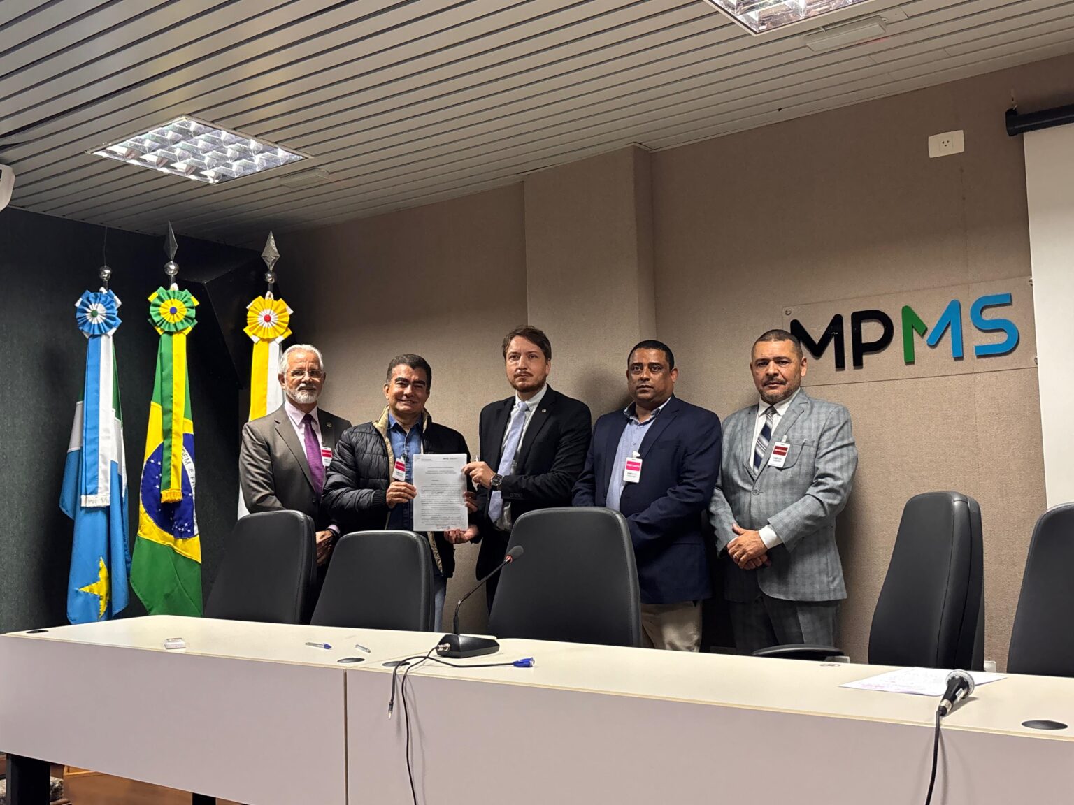Prefeitura firma acordo com MP e garante criação de 210 cargos de professor de apoio