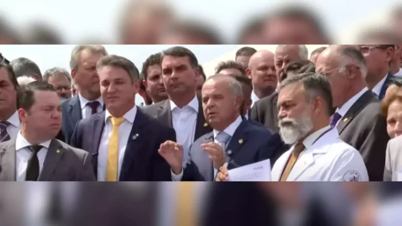 Ao lado de parlamentares de MS, Flávio Bolsonaro lança ‘pacotão da paz’ por anistia e impeachment
