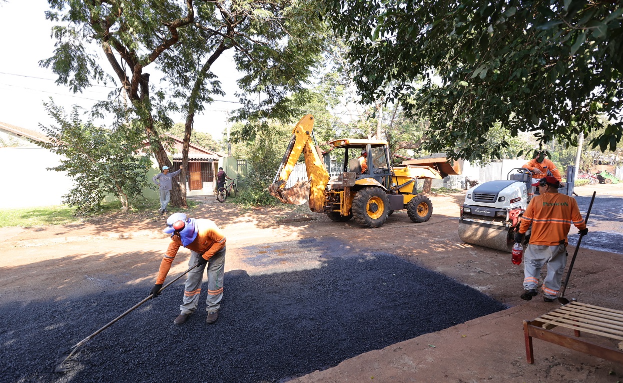 Prefeitura leva serviço de recuperação asfáltica para a região do Grande Flórida