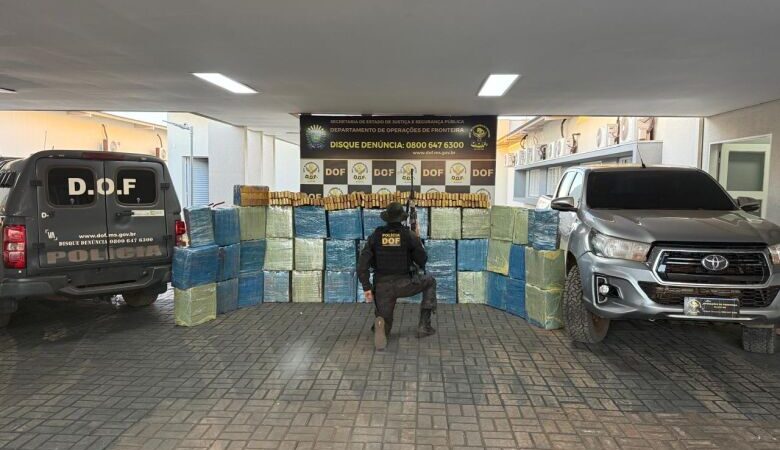 Motorista abandona caminhonete com quase 2t de maconha e foge em Dourados