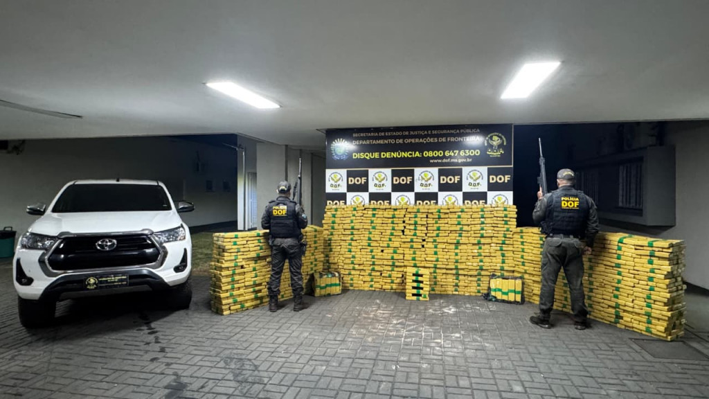 Traficantes são presos com caminhonete furtada no PR com 2,1t de maconha em Dourados