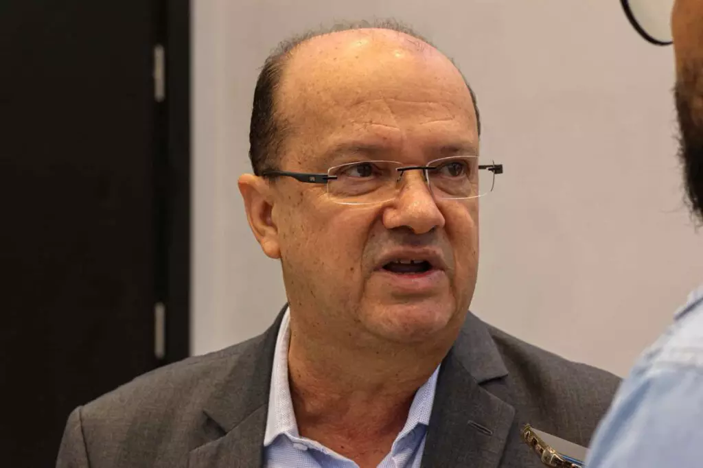 ‘Ninguém é insubstituível’: Barbosinha alfineta após PT deixar base de Riedel