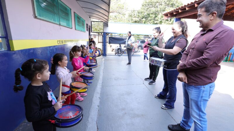 Prefeito acompanha ensaio da 1ª fanfarra kids da Educação Infantil em Dourados