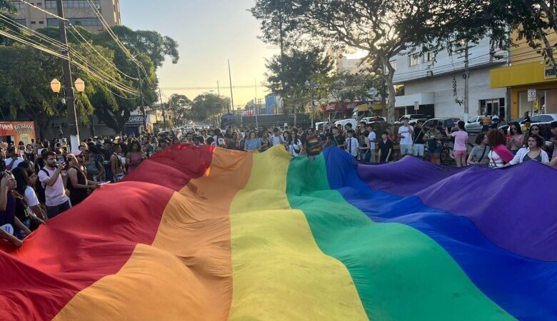 Com o tema “Amar sem medo, viver sem culpa”, parada da diversidade é hoje em Dourados