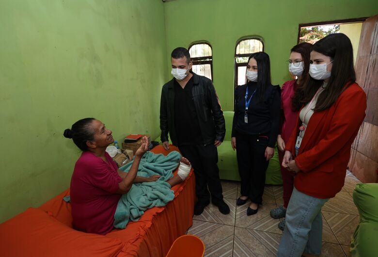 Prefeitura amplia serviços e equipe médica já realiza 220 atendimentos na casa de pacientes