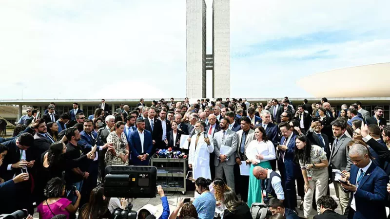 Com 41 assinaturas, oposição vai pedir impeachment de Moraes