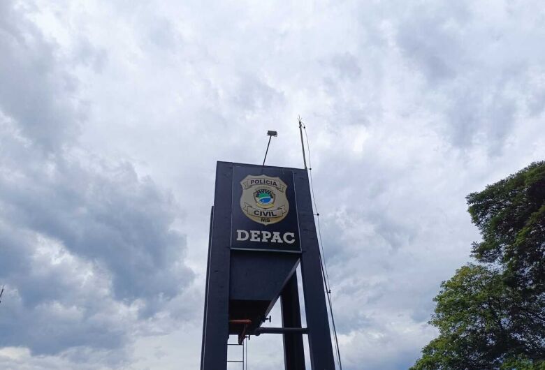 Homem é preso após ameaçar segurança com faca em lanchonete de Dourados