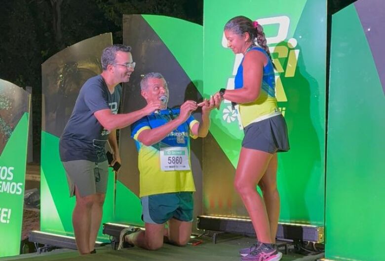 Corrida Sicredi tem pedido de casamento e reúne cerca de 2 mil pessoas nas ruas da capital