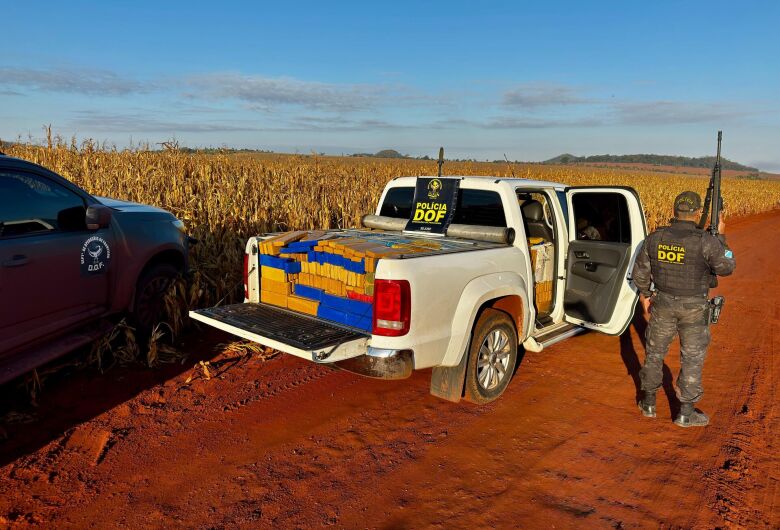 Após perseguição, traficante abandona caminhonete com 1,3t de maconha em milharal