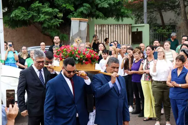 Pedaço do osso de São Judas Tadeu atrai fiéis com testemunhos de fé e milagres