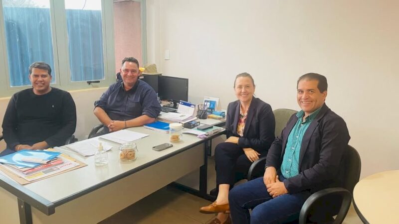 Vereadores Dill do Povo, Edson Souza e Presidente da Câmara Liandra da Saúde se reúnem com chefe de gabinete do prefeito