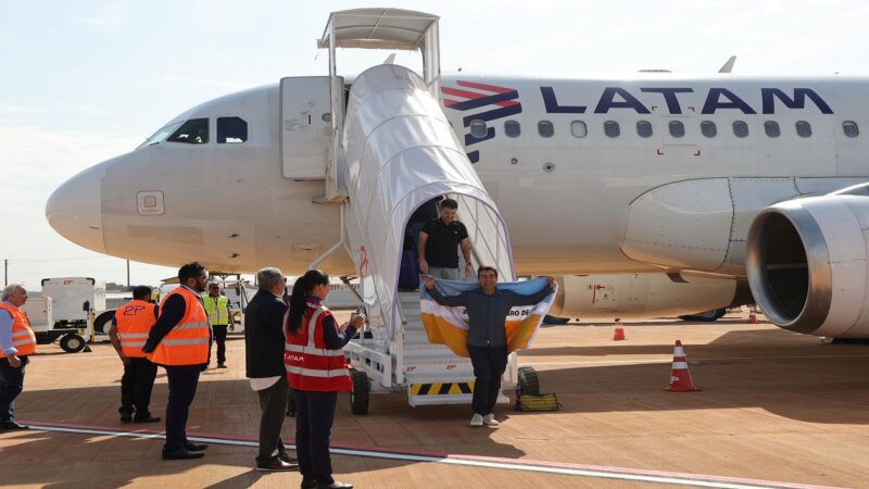 Prefeito aterrissa no 1º voo da Latam e destaca potencial de Dourados