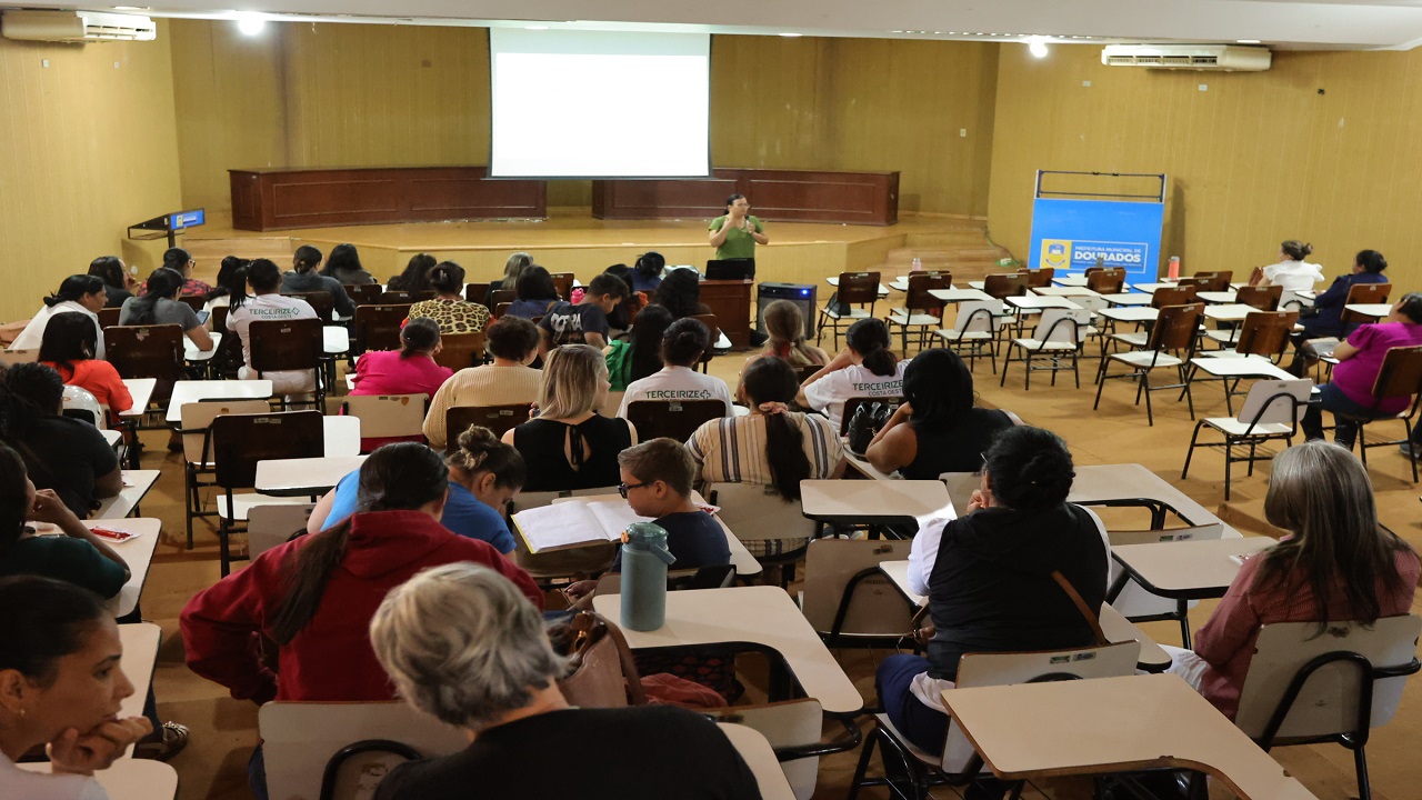 Prefeitura capacita merendeiras para garantir alimentação escolar saudável e segura
