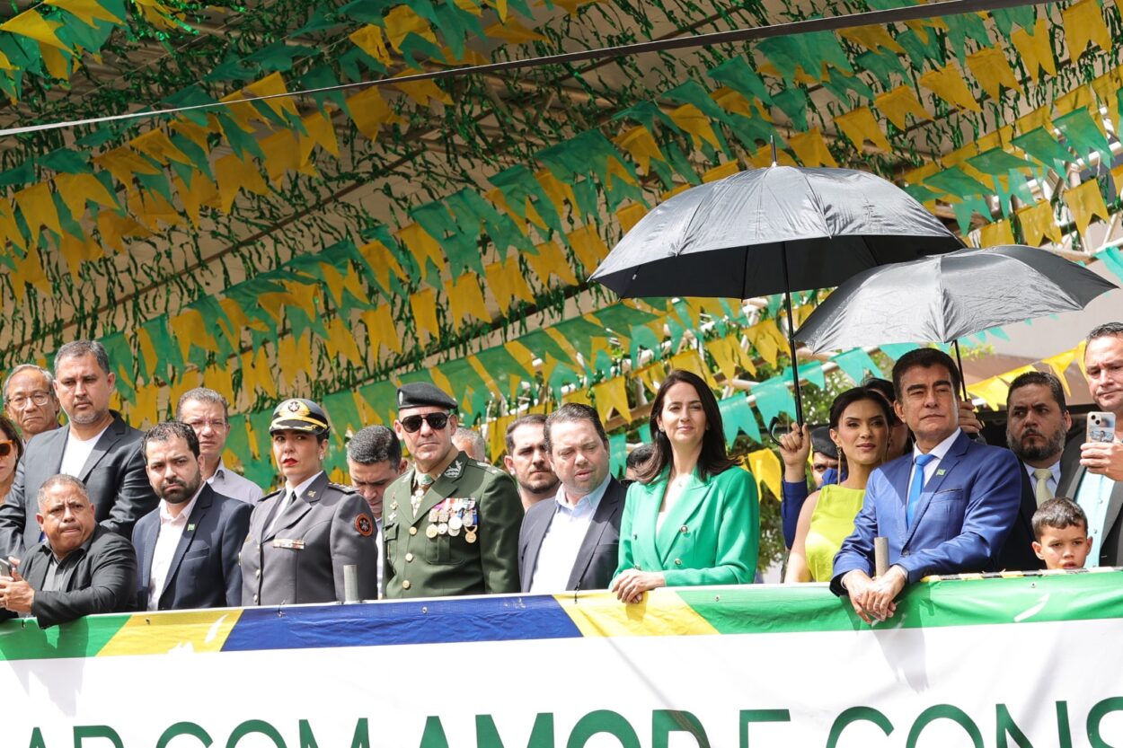 Prefeitura realiza desfile gigante e leva 30 mil pessoas para celebrar o 7 de Setembro