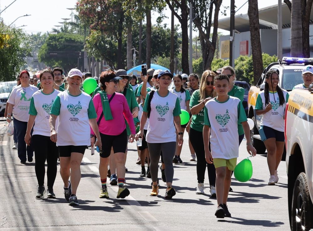 Caminhada pela Vida reúne centenas de pessoas no encerramento das campanhas de setembro