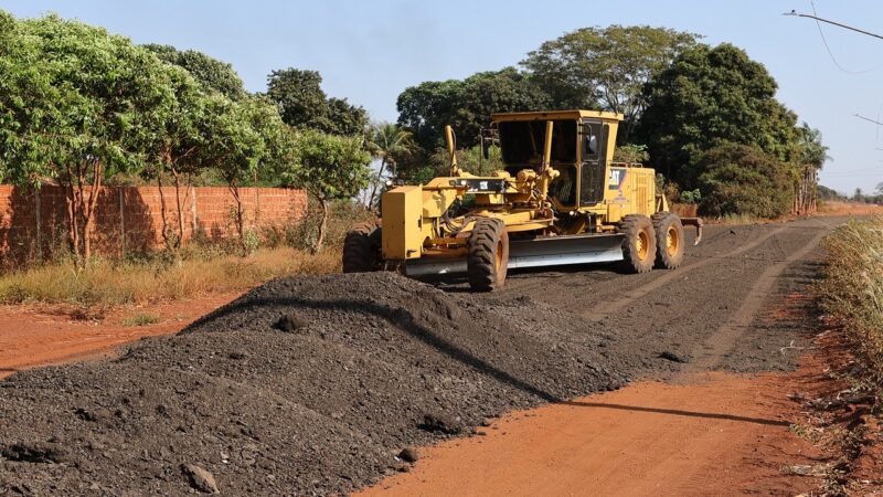 Prefeitura leva cascalhamento para as ruas do distrito de Vila Formosa