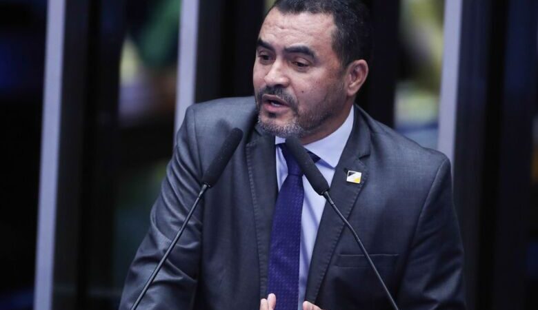 Alvo de investigação, governador do Tocantins é afastado do cargo