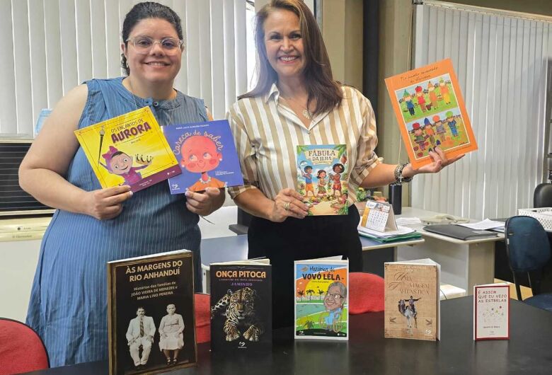 Escritores sul-mato-grossenses entregam 900 livros para bibliotecas do Estado