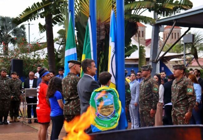 Semana da Pátria é aberta com acendimento de Chama