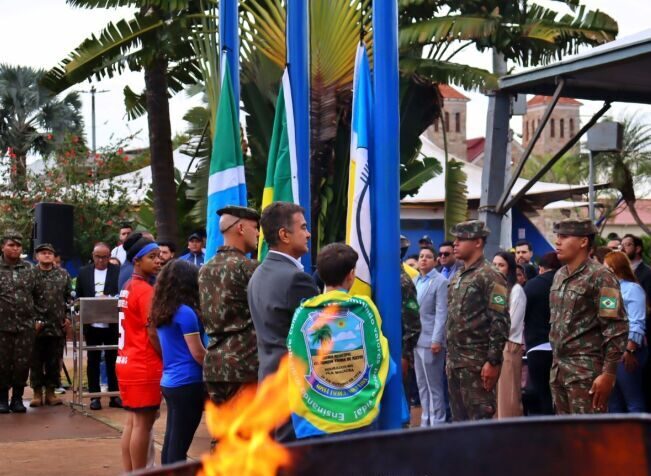 Semana da Pátria é aberta com acendimento de Chama