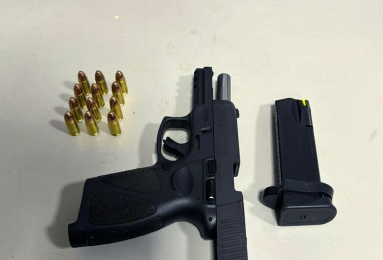 Motorista é flagrado com pistola durante abordagem em Dourados