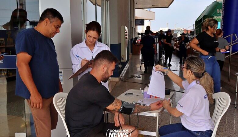 Caminhoneiros recebem atendimentos de saúde em ação especial
