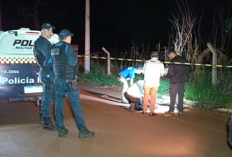 Homem é executado a tiros na frente da esposa em Dourados