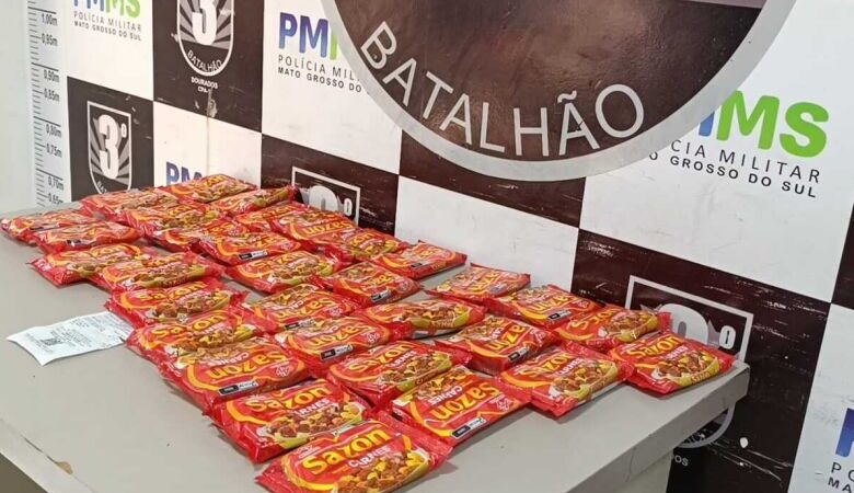 Picolezeiro furta mercado, esquece carrinho de sorvete e é preso ao voltar para buscar