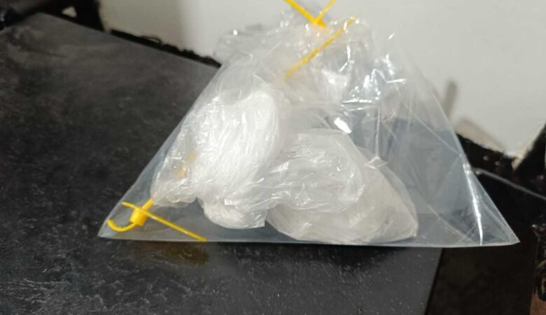 Preso do semiaberto é flagrado com cocaína e faz ameaça de morte a policiais